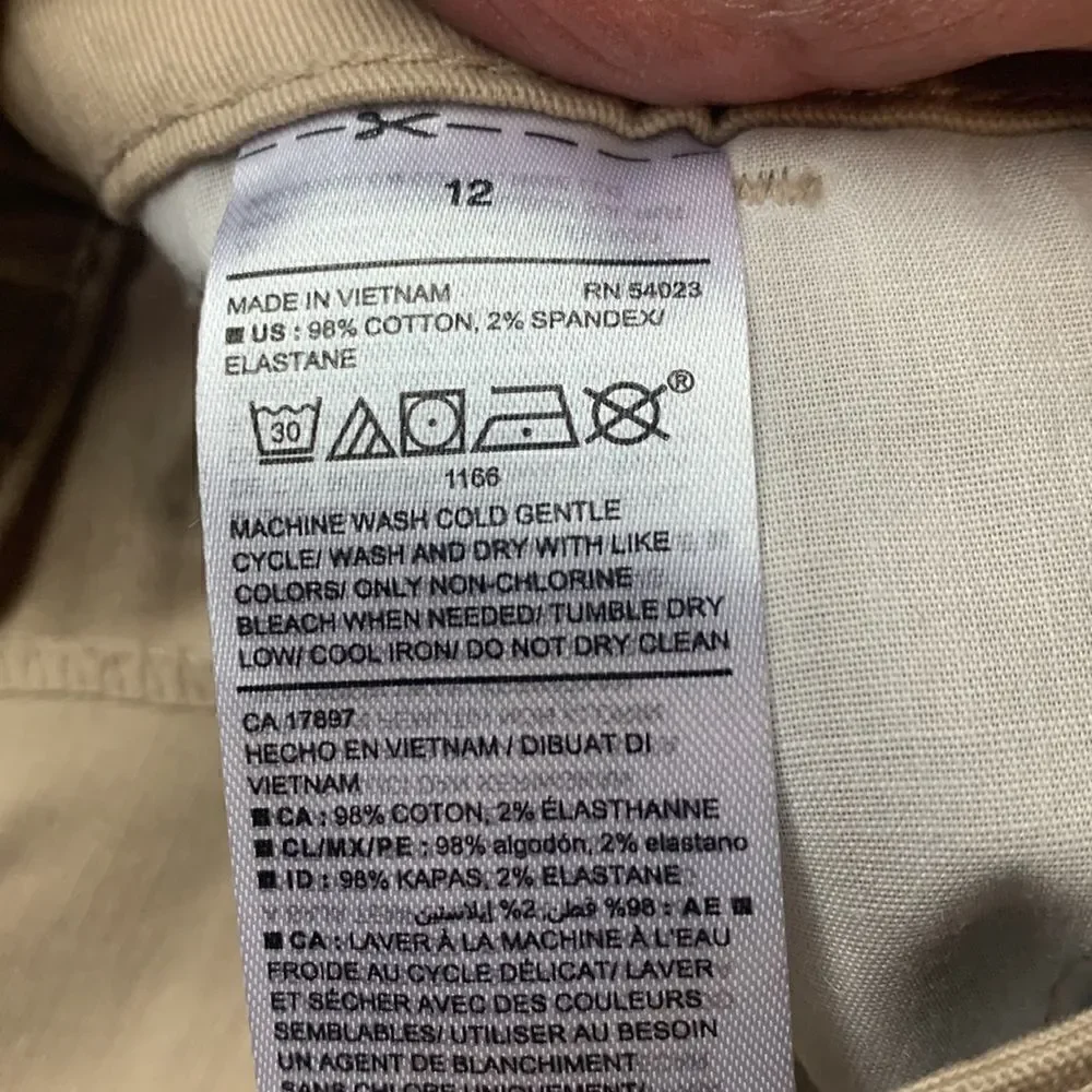 🔥5/20🔥 Old Navy Bermuda Khaki Shorts Sz 12 NWOT
